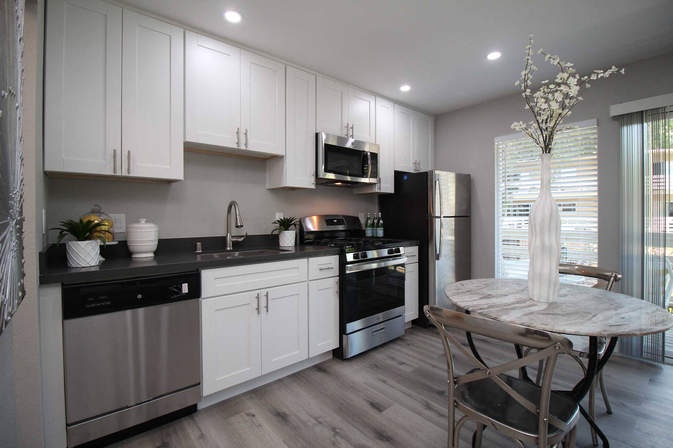 Redwoodcreek Apts photo 2